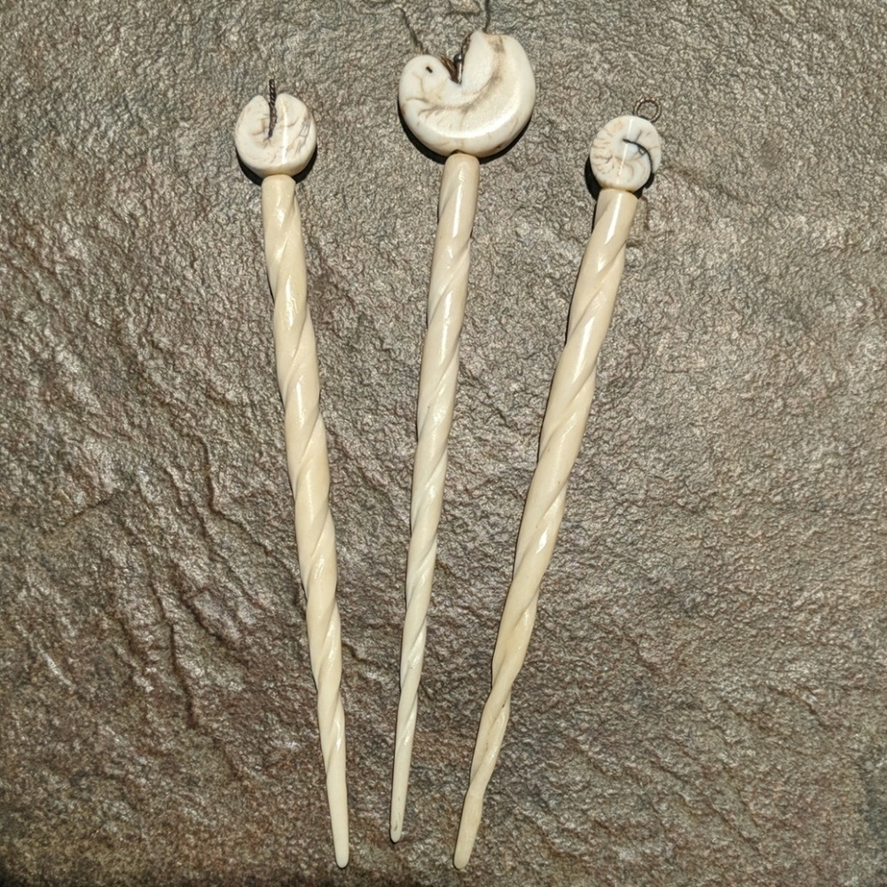 Set of ivory and shell hair sticks